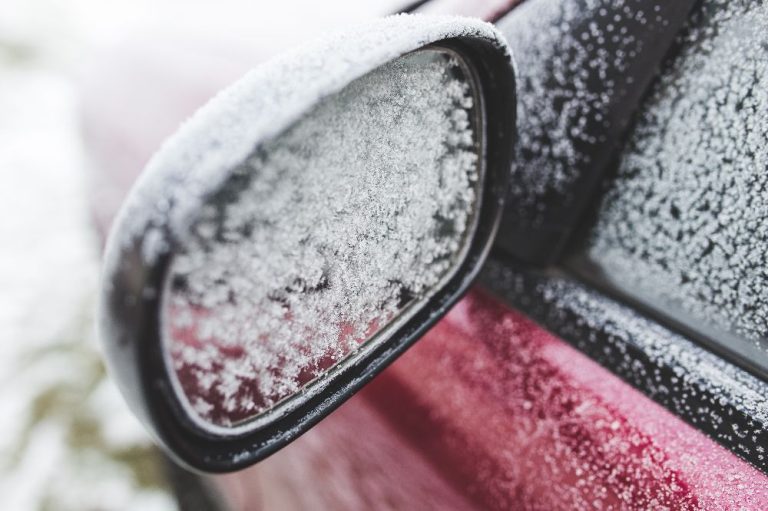 side-mirror-with-snowflakes