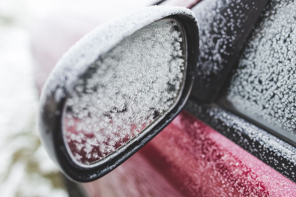 side-mirror-with-snowflakes