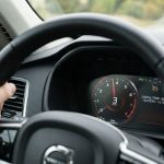 Тахометр в автомобілі як працює та що насправді показує