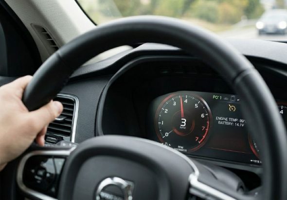 Тахометр в автомобілі як працює та що насправді показує